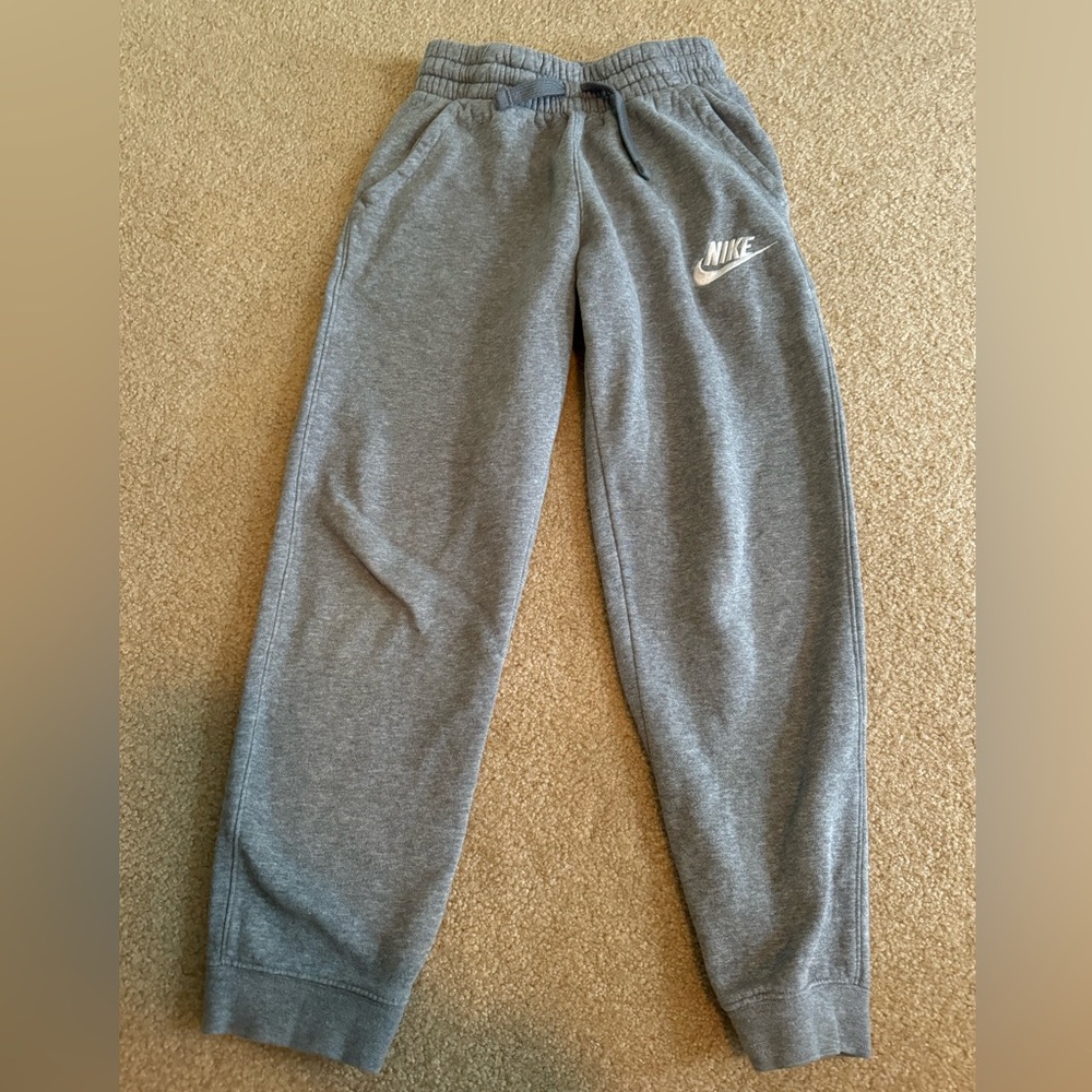 Nike youth medium gray sweatpants